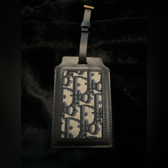 Authentic Dior Travel Kit - Picture 3 of 9